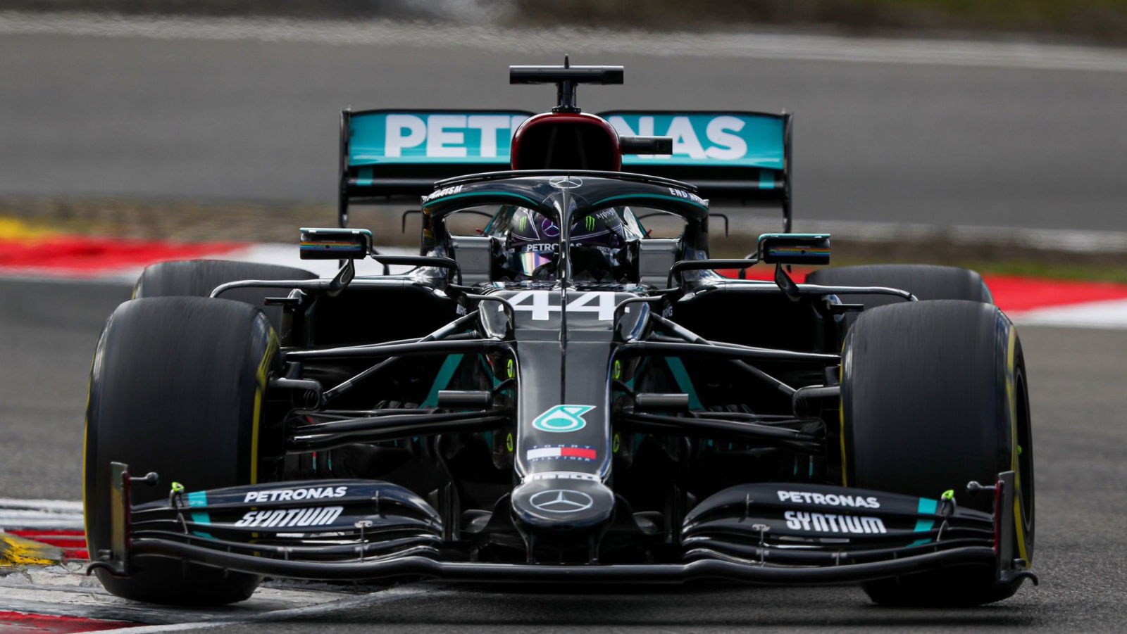 Lewis Hamilton mempertanyakan pilihan start ban lunak untuk Eifel F1 Grand Prix